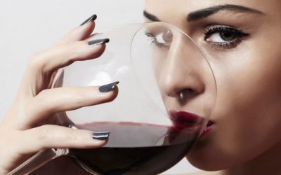 ¿Qué efectos positivos y negativos tiene el vino en nustro organismo y en nuestra salud bucodental?