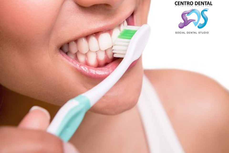 Dentistas en Chamberí Social Dental Studio Madrid cepillo de dientes