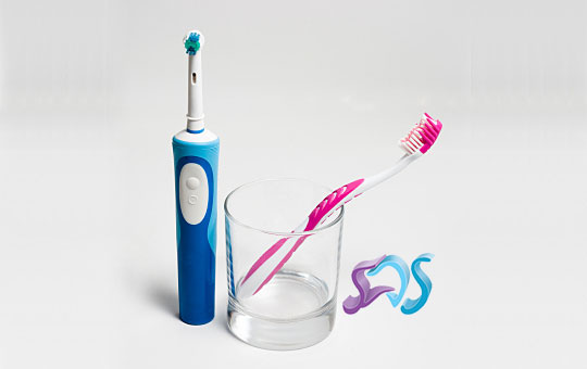 Dentistas en Chamberí Social Dental Studio Madrid cepillo dental manual electrico