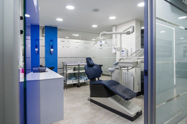 Dentistas en Chamberí Social Dental Studio Madrid sds centro dental doctores aguado slider 002