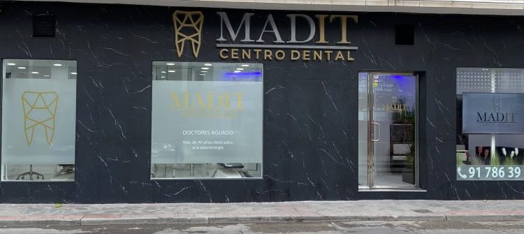 Dentistas en Chamberí Social Dental Studio Madrid fachada clinica dental madit 2 1024x335 1